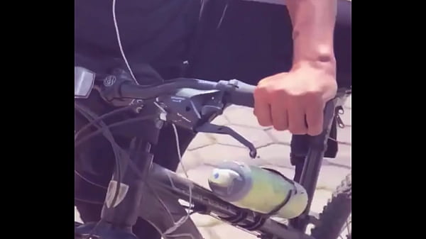 Me follo a repartidor colombiano delivery de Rappy y lo vuelvo mi perra dandole verga duro