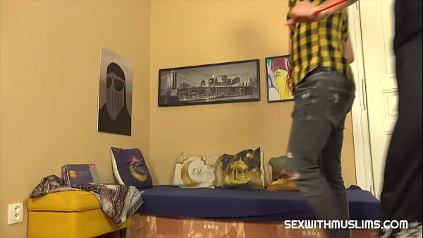 Whore in niqab enjoyed hardcore sex