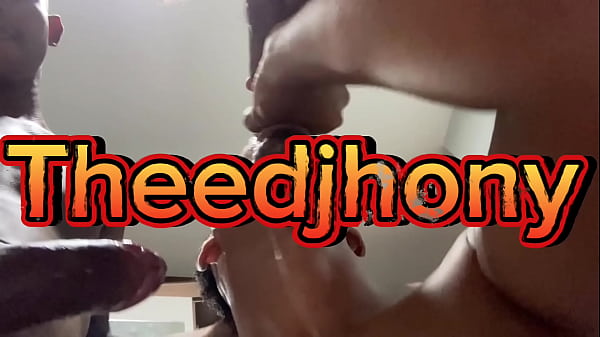 Amigos fazendo a festa da mamada parte 1