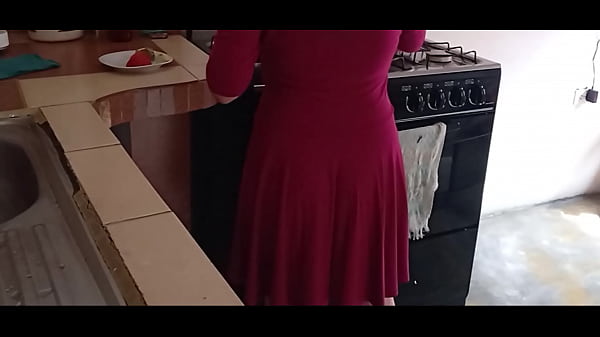 Hijastra culona revela que hace porno y su padrastro se acerca, Probando el jugo de su coño