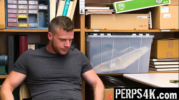 Guy Observed Sneaking Multiple Jewelry Items in His Pants – Perps4k