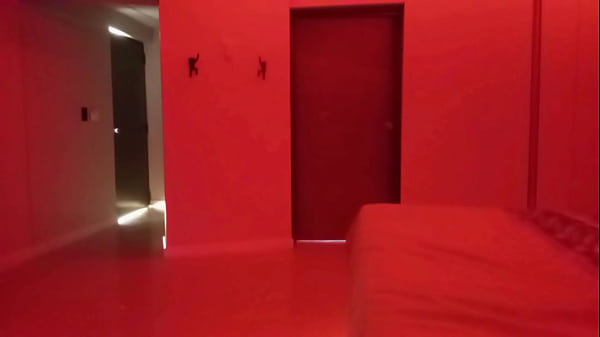 preparada para un delicioso show de striptease, protagonizado por la candente Michel