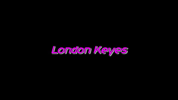 Sexy Asian Girl Sucking Gloryhole