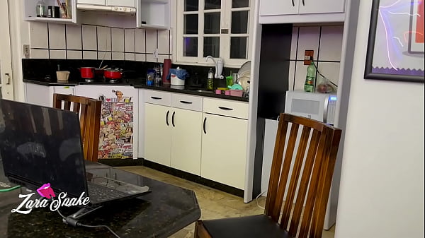 Peguei no pulo batendo punheta pra mim, fiquei com tesão e sentei como nunca no pau dele até me dar leitinho ***completo no red e no sheer***