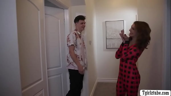 Gorgeous TS Jayne Calloway analed by bffs stepbro