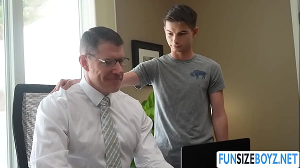 Gay Max Ryder barebacked by Doctor Legrand Wulf