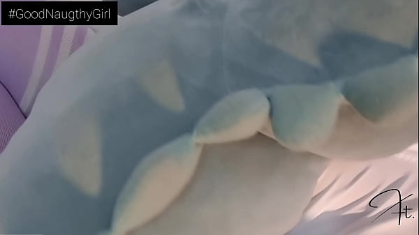 OMG THIS 38 CM MOUNSTER GETS INTO ALL MY HOLES!!!