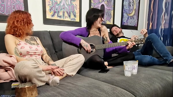 TRUTH OR DARE – a normal evening with friends degenerates in a sexual game (SQUIRT at min. 17.40)