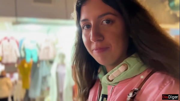 Public pickup – A daring guy persuaded a girl to have sex for money