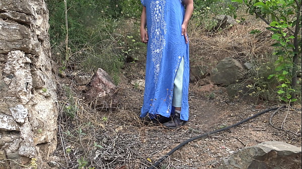 Curvy Arab slut wife gets hardcore fucking in the outside