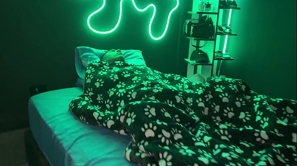 Hermanastro me deja masturbarlo y yo queria comermelo…