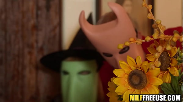 Step brothers & step sister freeusing step mom during halloween