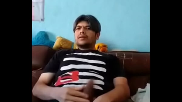 HOMBRE MEXICANO SEXY DESNUDO CON VERGA DESCOMUNAL Y LECHERA