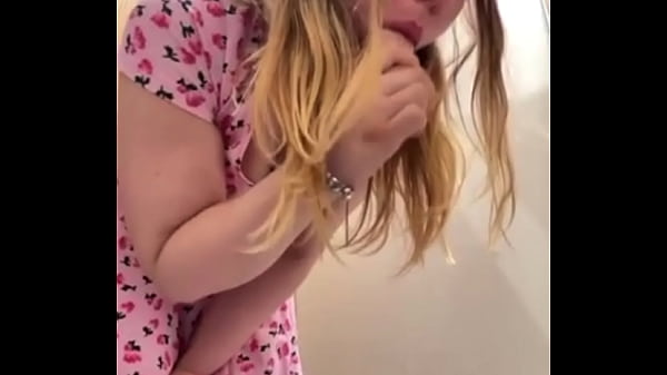 Extreme blowjob in the changing room