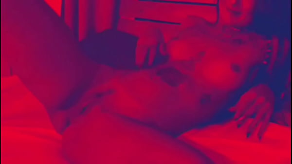 Buceta gostosa liberando melzinho. Caroleta Roots