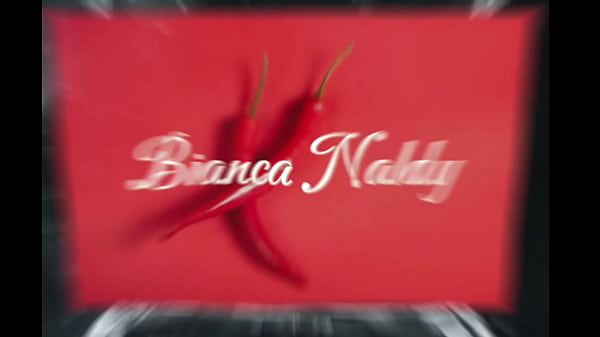 Me espionou na cozinha, vi tocando punheta madrasta mama mesmo