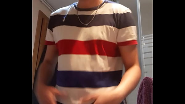 RubencitoBlue se hace una paja y se toca en su primer video.