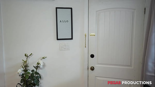 Pegas Productions – Nicki Hunter se fait défoncer le Cul par un Gros Pénis