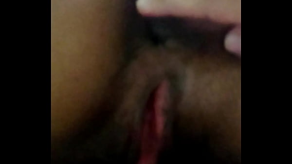 Latina me pide verga mientras su esposo se desmadra trabajando.