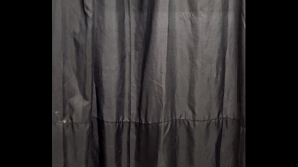 Sapatona com sua pica gigante entra sem pedir em vestuário de uma loja famosa no Rio de Janeiro e fode muito a cliente até ela gozar na pica dela !