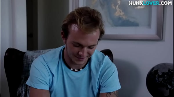 Athletic newcomer tugs his unshaved rod in solo