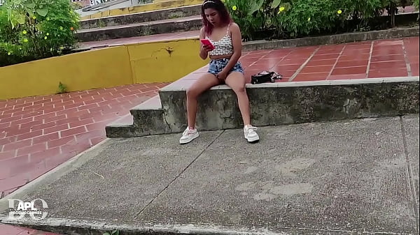 Universitarias cachondas lesbianas, lamen y follan sus coños sensualmente hasta el orgasmo