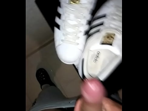 Cum on adidas superstar    html5player.setencodedidvideo('kkepctm8684