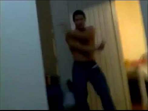 Strip gogo boy joao vitor    html5player.setencodedidvideo('hulmtld328f