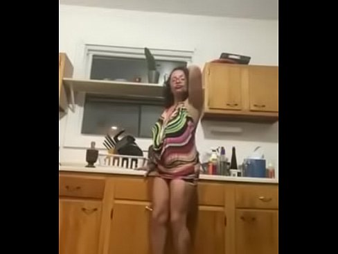 Sexy latina milf doing dishes in heels    html5player.setencodedidvideo('kpeuopk7bdb