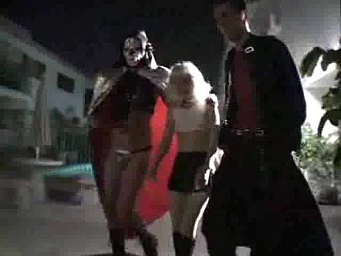 Horny halloween sex    html5player.setencodedidvideo('bpchh6b7e