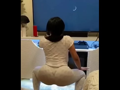 Hot lightskin girl twerks    html5player.setencodedidvideo('kkecfmf8c7c