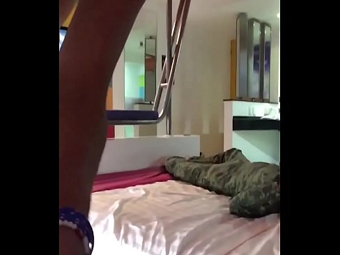 Militar tiene sexo con trans    html5player.setencodedidvideo('ktfepto8cac