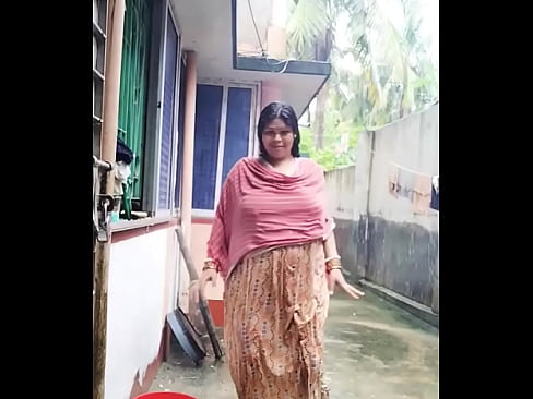 Indian milf bathing    html5player.setencodedidvideo('udhumpfc801