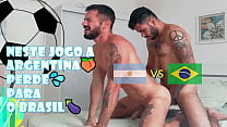 Partida o fanático Argentino Perde para o Brasil - Ele goza na Bunda - Com Alex Barcelona & Cassiofarias