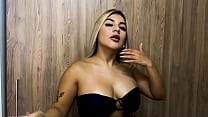 Rubia tetona cabalga una gran verga con su estrecho coño humedo, Naty Delgado salta con su culo sobre una BBC!