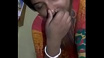 भाभी अपने नंगे बदन को दिखाते हुए