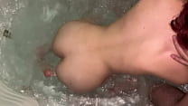 Geile Sau im Jacuzzi hart gefickt!