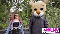 Rosario is horny on the street and ends up fucking Milky Bear ... Don't look at him if you're sensitive !!