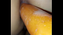 Lesbian student comes home very horny, they win a bet to put a big carrot in me imagining that it is a big delicious penis.