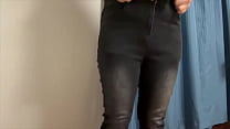 たまらん...臭そうなジーンズ履いてる女子大生のオナニー。ジーンズ買い取ってオナりたい。。