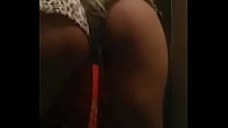 Morena delícia dançando de short curto