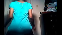 teen danse et secoue son cul sur la cam pantyless