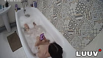 LUUV. Vilika films her real late-night bath routine for her reality show