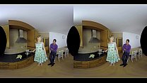 Alte Hausfrau wird im VR-Porno richtig hart gefickt