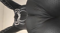 vistas de bunda sexy do homem aranha negro gigante