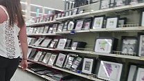 Walmart-MILF: Titten-Solo im Gang!