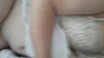 Vivi GUedez - O amigo chegou devagar e passando a m&atilde;o na coroa rabuda.