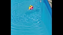 Ballon dans l'eau