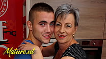 Horny Stepson Always Knows How to Make His Step Mom Happy! 10分钟
Mature NL
