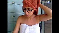 Bañándome con las tetas de Mia Khalifa en vivo ...